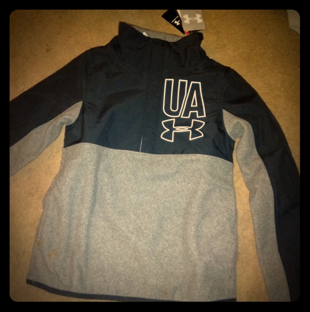 Under armour girls medium pullover NWT